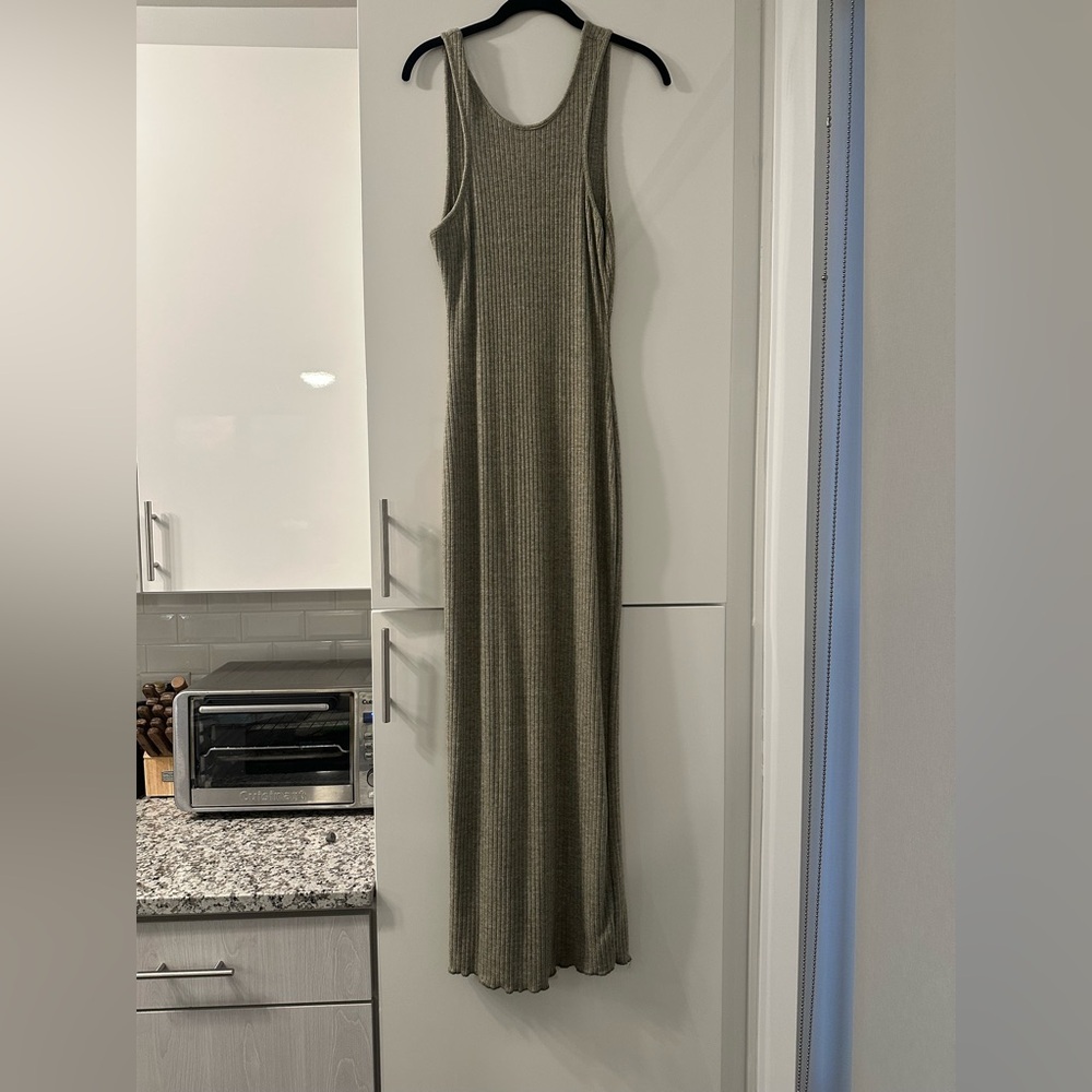 Sleeveless and Backless Green Ribbed Maxi Dress